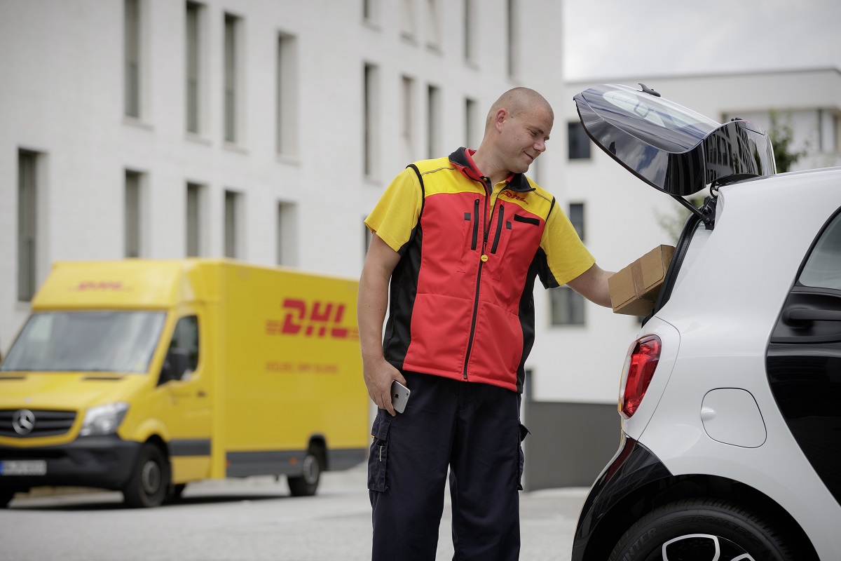 DHL начнёт доставлять посылки в багажники автомобилей Smart
