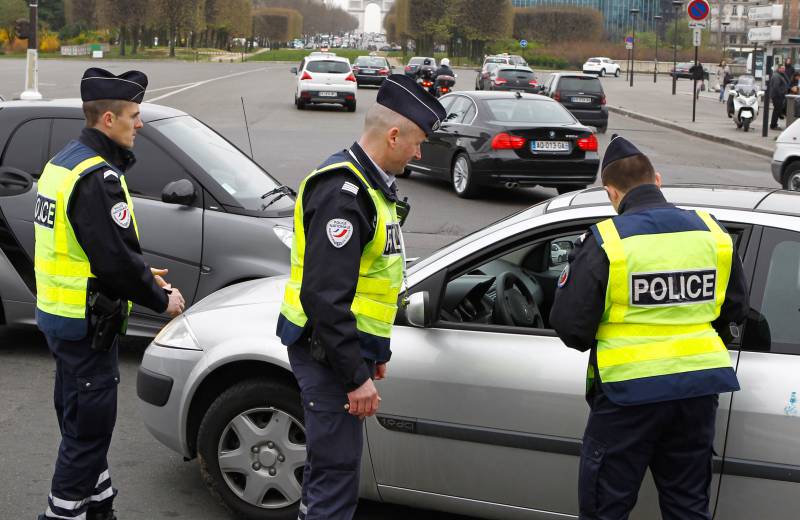 В Париже введут штрафы за езду на старых автомобилях