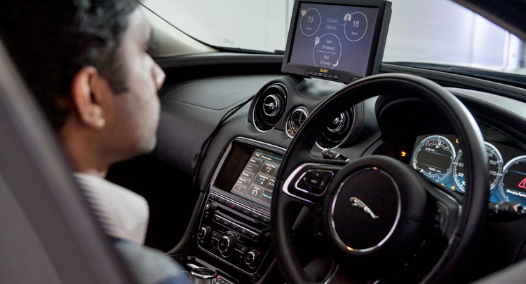 Робомобили Jaguar Land Rover научатся водить как люди