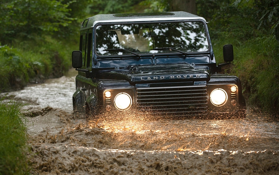 Новый Land Rover Defender станет пикапом и не только