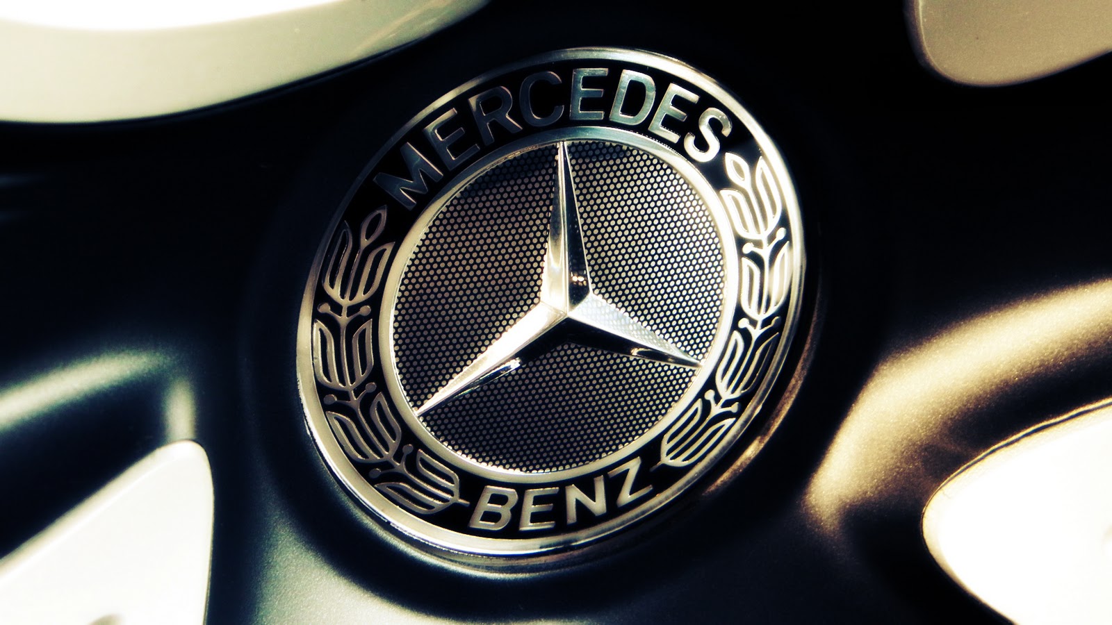 Mercedes-Benz опередил Honda в рейтинге самых дорогих брендов Forbes