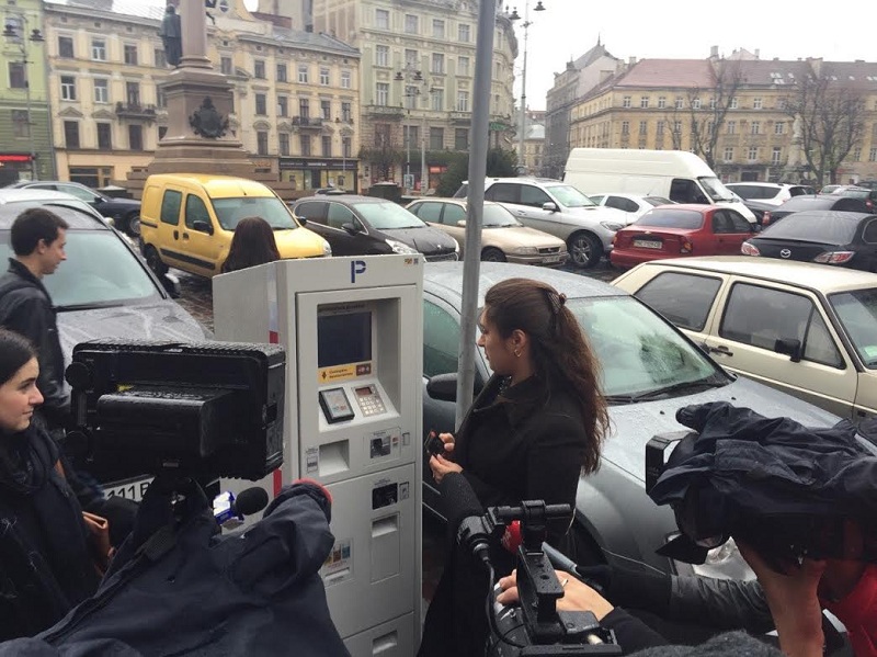 В Украине появились первые паркоматы с бесконтактной оплатой