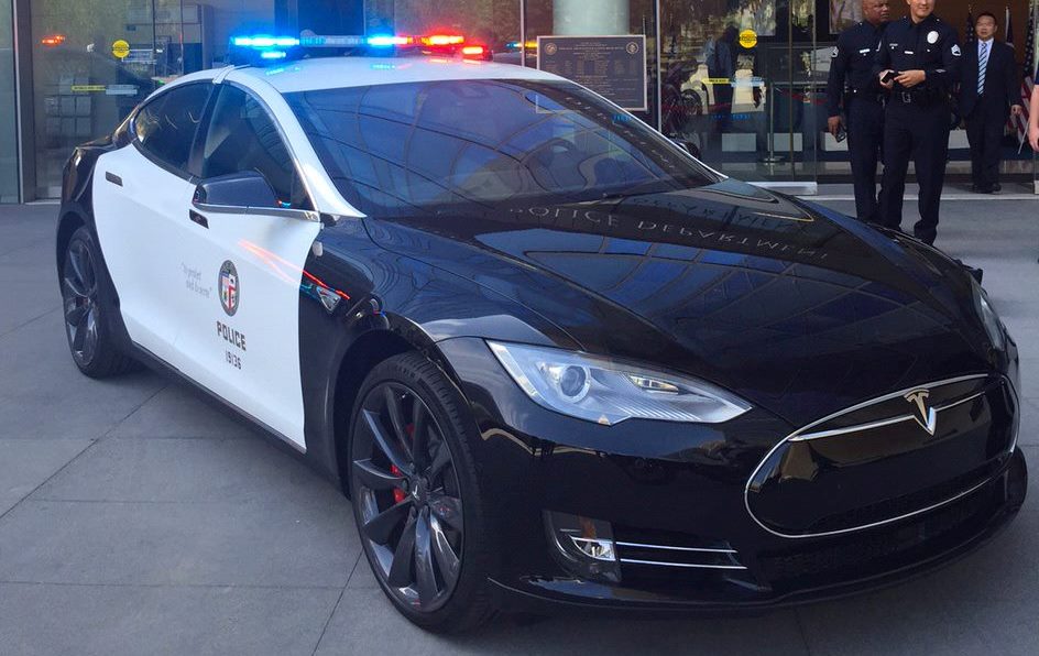 Tesla Model S и BMW i3 стали полицейскими автомобилями в Лос-Анджелесе