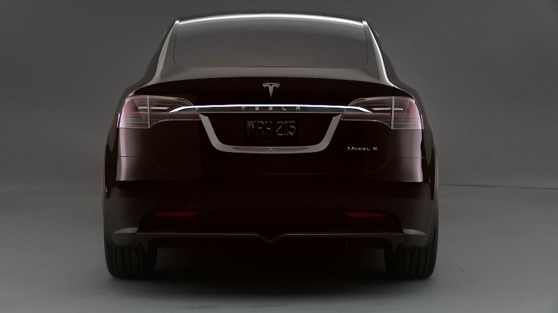 Норвежец выиграл Tesla Model X за привлечение клиентов