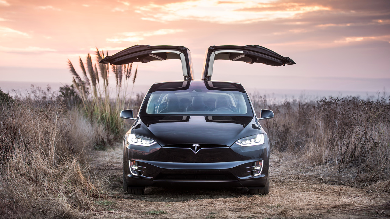 Кроссоверы Tesla Model X отзовут из-за дефекта кресел 
