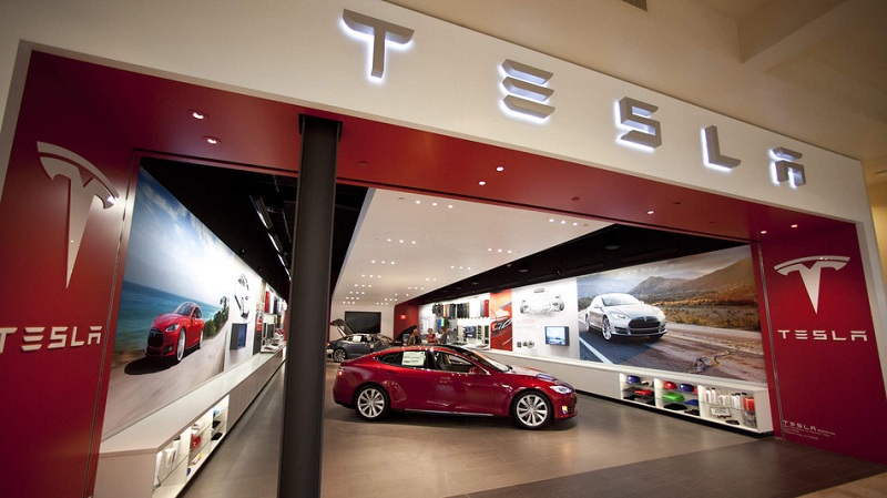 Tesla заманит клиентов бесплатным кроссовером Model X и скидками