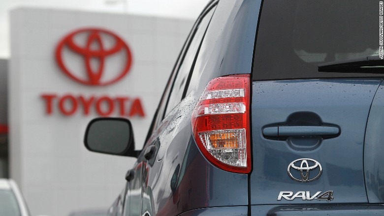 Toyota объявила отзыв 2.87 млн. RAV4 по всему миру