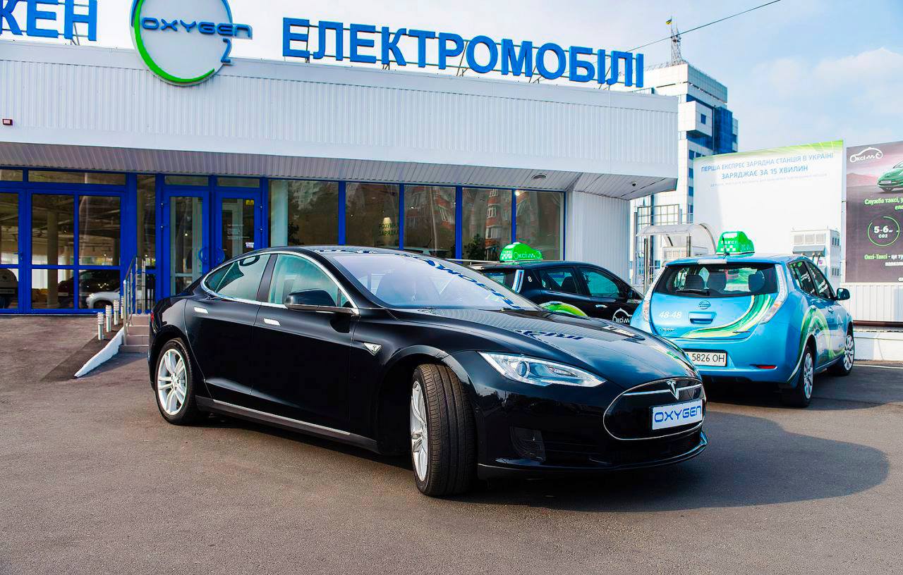 В Киеве Tesla Model S начал работать в такси