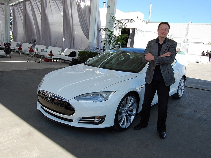 Глава Tesla решит проблемы электрокаров новым заводом 