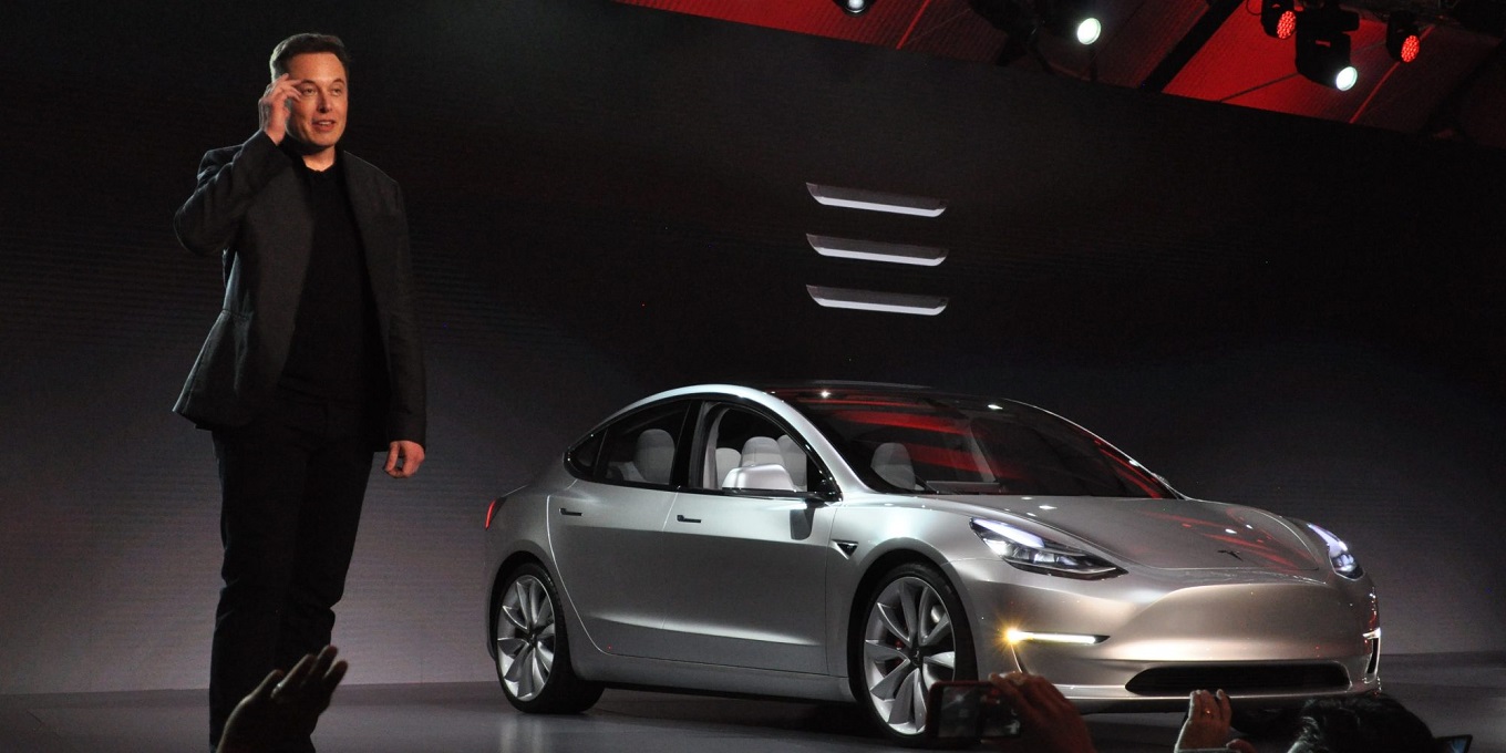 Илон Маск показал предсерийный прототип Model 3