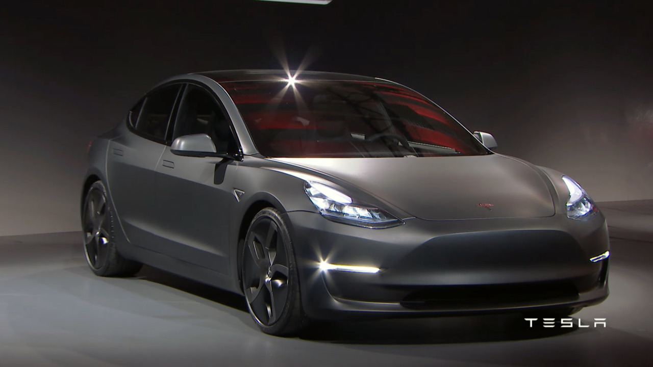 Tesla представила новый седан Model 3 за $  35000