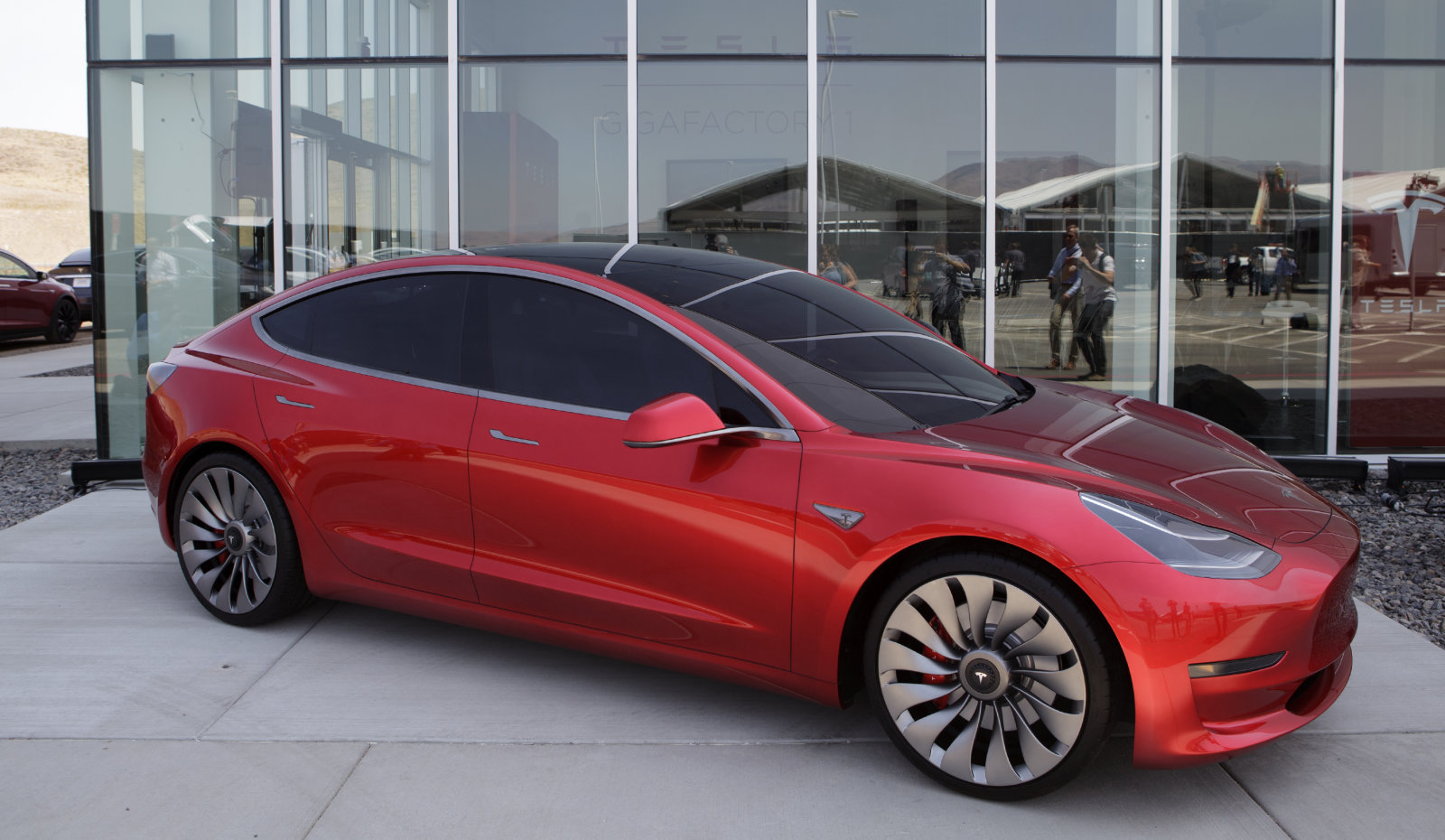 Tesla анонсировала старт производства Model 3