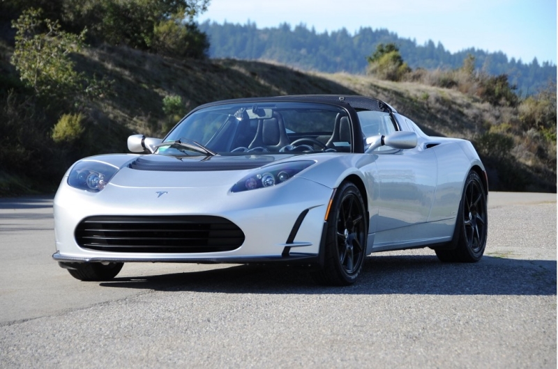 Компания Tesla увеличила запас хода в обновленной модели Roadster 
