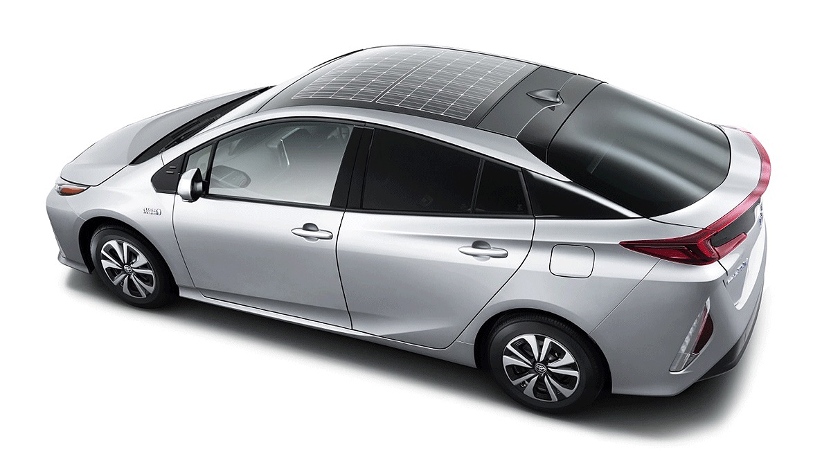 На крышу нового Toyota Prius Prime установили солнечную панель