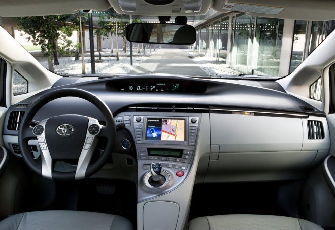 2012_Toyota_Prius_4