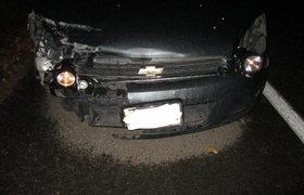 Полиция поймала водителя, который заменил разбитые фары обычными фонариками
