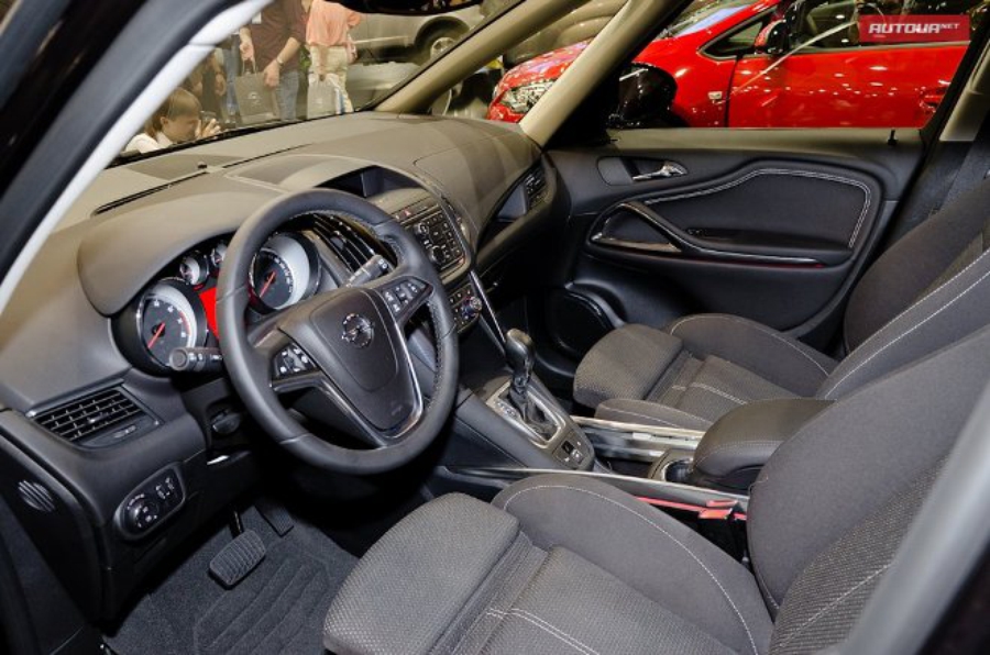 Opel zafira салон
