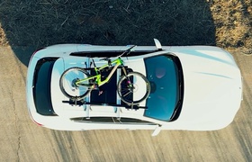 Dites adieu aux bosses de porte de garage avec le porte-vélos KTOP