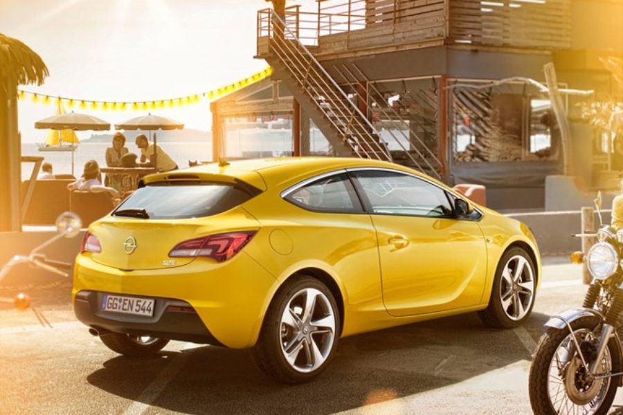 Opel astra gtc желтая