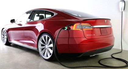 Змееподобная зарядка Tesla будет самостоятельно подключаться к автомобилям