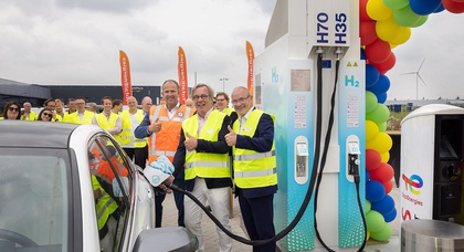 TotalEnergies and H2point open a new filling station in the Netherlands for the refueling with hydrogen and the recharging of a battery-electric vehicle