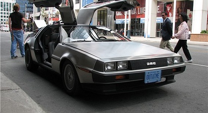 Компания DeLorean принимает заказы на «машину времени» 