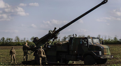 French President Emmanuel Macron promised Ukraine 6 additional Caesar howitzers