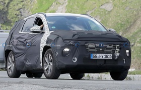 Upcoming Hyundai Tucson Facelift Spied Flexing Muscles in the Austrian Alps