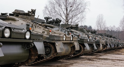 Die ukrainischen Streitkräfte haben von Philanthropen 24 britische Panzerfahrzeuge erhalten. Weitere 77 gepanzerte Fahrzeuge werden derzeit für die Auslieferung vorbereitet