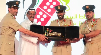 Аккуратных водителей ОАЭ наградили золотыми машинками 