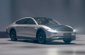 Lichtjahr 0 vorgestellt - Elektroauto, das sich aus Sonnenlicht auflädt und 250.000 Euro kostet