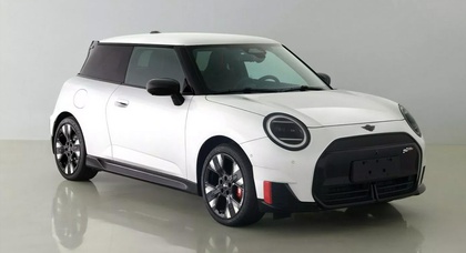 «Горячий» электрохэтч Mini Cooper JCW E рассекретили в Китае до официальной презентации