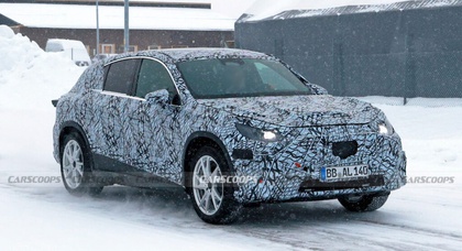 Mercedes EQC нового покоління помічений на тестуванні в снігових умовах