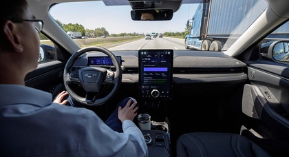 Fords BlueCruise wird freihändige Spurwechsel und Vorhersagen für die Geschwindigkeitsunterstützung vornehmen