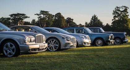 Компания Bentley собрала 1321 автомобиль в одном месте 