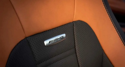 Власники Mercedes-AMG заявили, що металевий логотип на сидіннях спричинив опіки