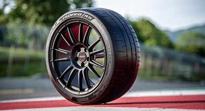 La nouvelle génération de pneus Pirelli P Zero Trofeo RS est spécialement conçue pour les voitures très performantes