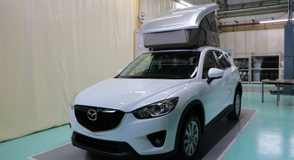 Mazda установила палатку на крышу кроссовера CX-5