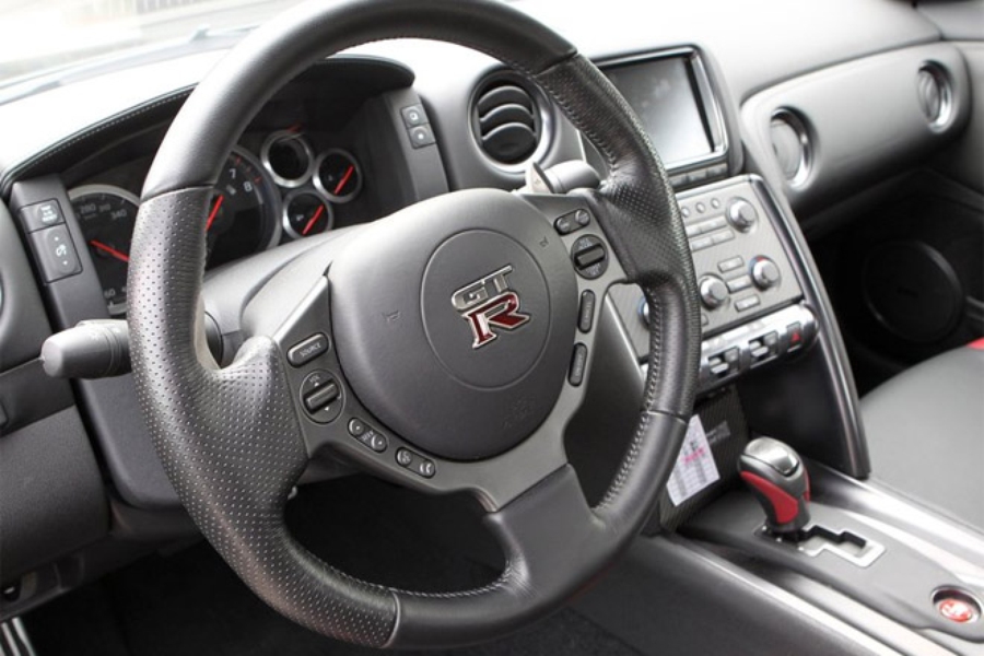 Руль nissan gtr