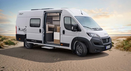 Weinsberg's Fiat Ducato-based motorhome features L-shaped kitchen and stand-up shower