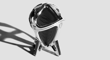 Koenigsegg створив ексклюзивну ключницю в стилі яйця Фаберже