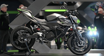 Kawasaki présente en avant-première sa première moto électrique, équivalente à un modèle ICE de 125 cm3
