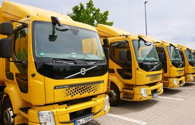 Deutsche Post DHL hat in Berlin eine Flotte von Volvo FL Electric 4x2-Lkw mit einer Reichweite von 300 km in Betrieb genommen