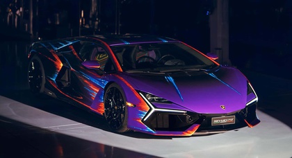 This Lamborghini Revuelto was sold for $1 million after 435 hours of hand painting