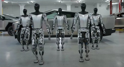 Tesla Optimus Roboter läuft in neuem Video durch das Labor