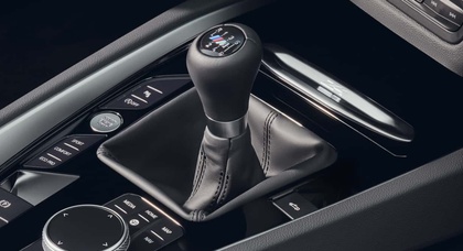 Розробка триває: чому BMW M досі не «поховала» механіку