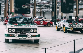 Stellantis eröffnet eine 15.000 m2 große Ausstellung mit 300 Fahrzeugen, die der Geschichte von Fiat, Lancia und Abarth gewidmet ist