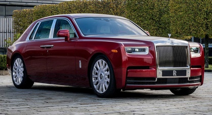 Rolls-Royce Phantom удивил «хрустальной» окраской 