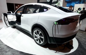 Кроссовер Tesla Model X будет полноприводным