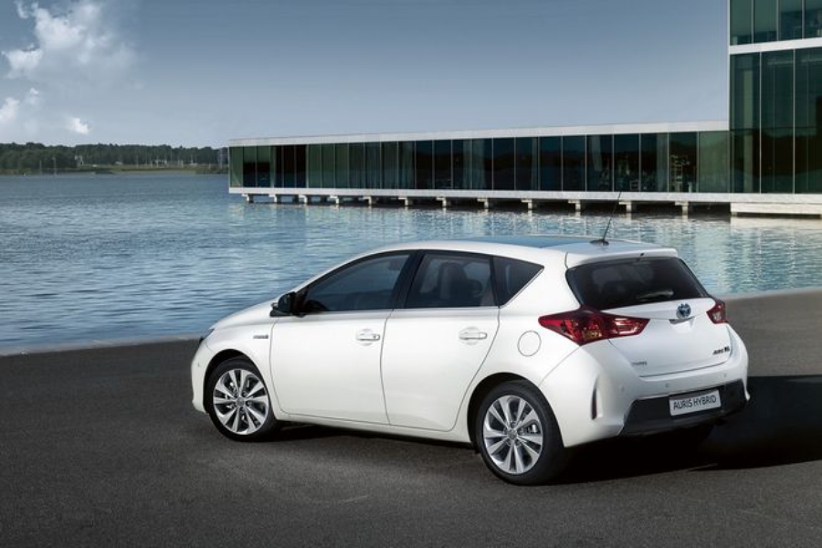 Toyota auris гибрид